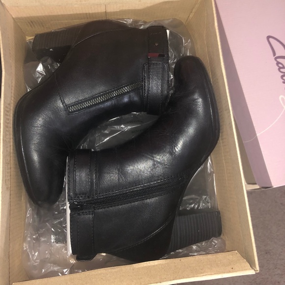 NWT Clarks leather ankle boots booties black - Picture 1 of 4